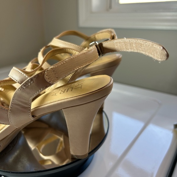 Platform Heels Woman’s 8.5 NWOT Diana Tan Velcro Straps Rubber Sole& Heel Post - Picture 5 of 9